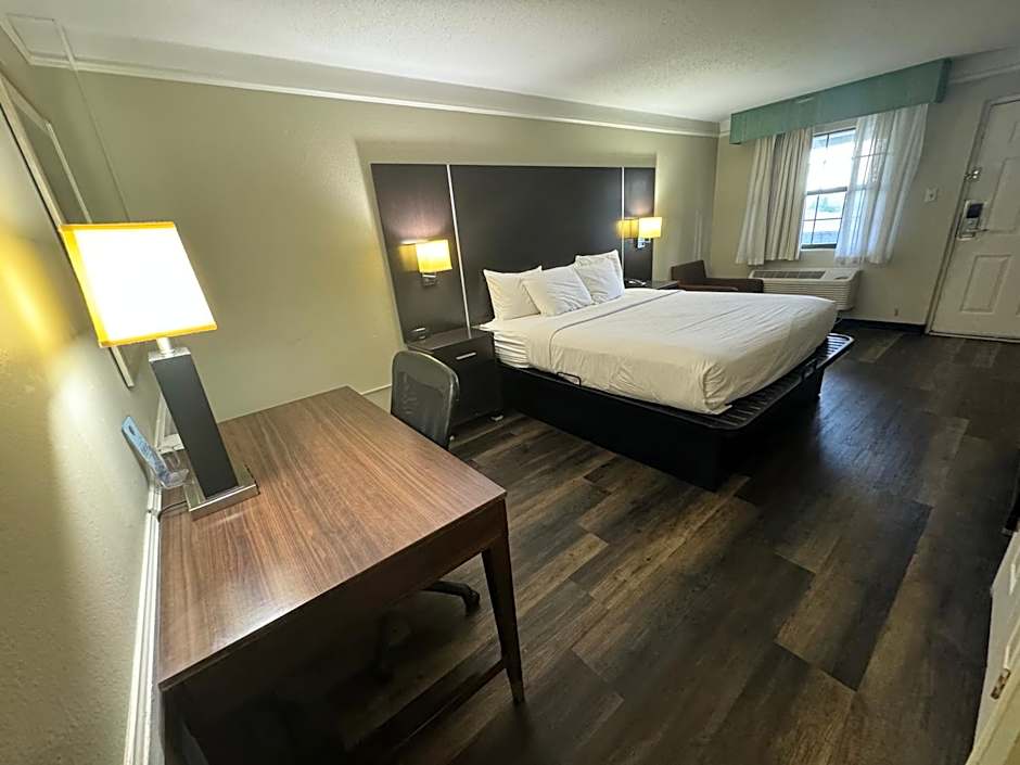 Quality Inn & Suites Tuscaloosa near University