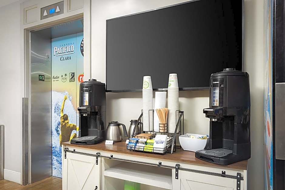Holiday Inn Resort Oceanfront at Surfside Beach by IHG