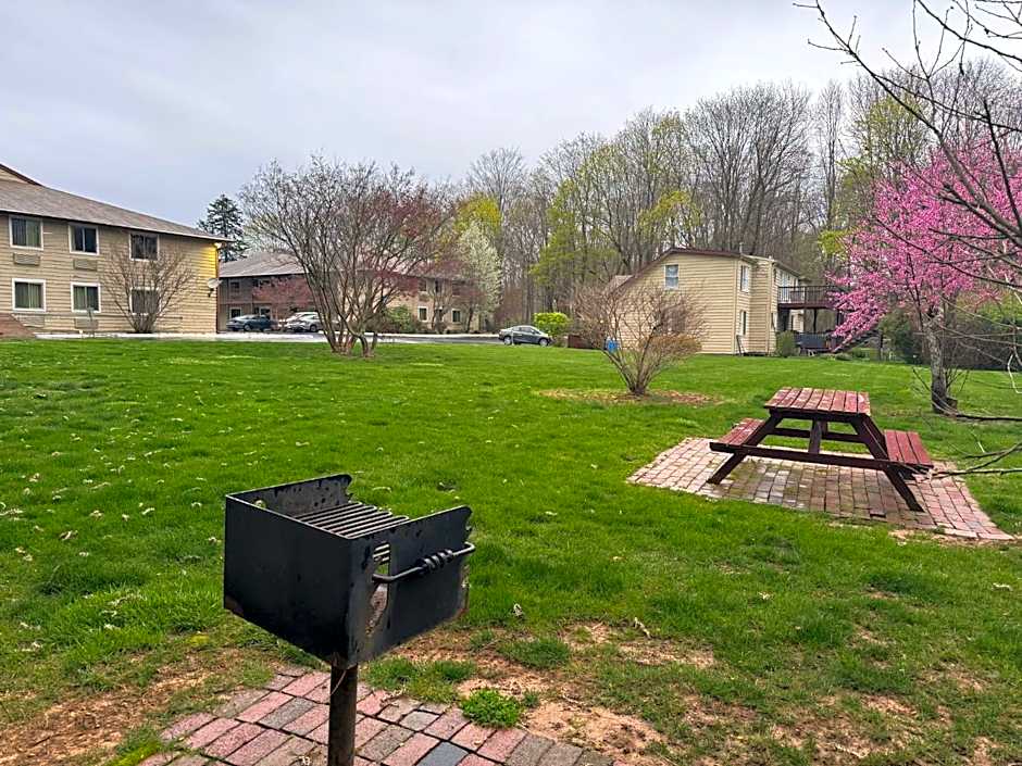 Red Roof PLUS+ & Suites Guilford