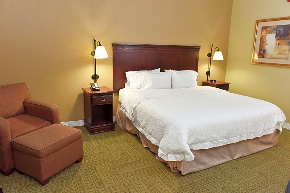 1 King Bed, Mobility Accessible, Bathtub — 6 fotoğraftan 1. fotoğraf