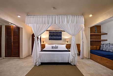 Deluxe One-Bedroom Villa with Private Pool and Bathtub
