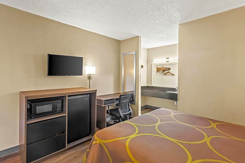 Super 8 by Wyndham Commerce