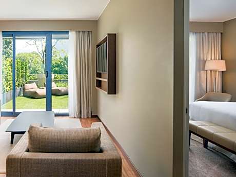 Suite Pool View