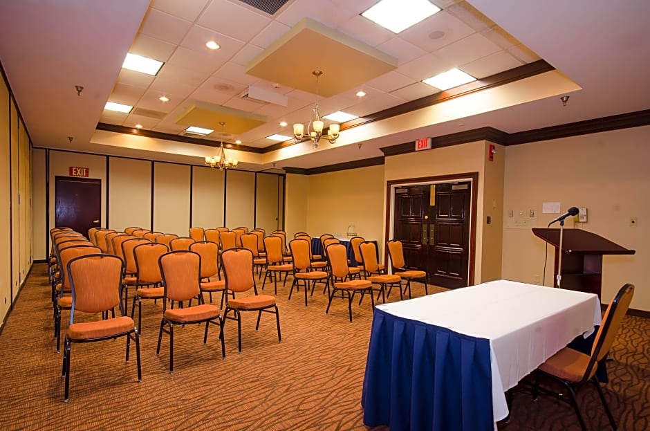 Quality Inn & Suites Downtown Mansfield
