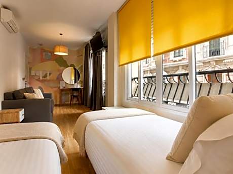 Quadruple Room with Private Bathroom