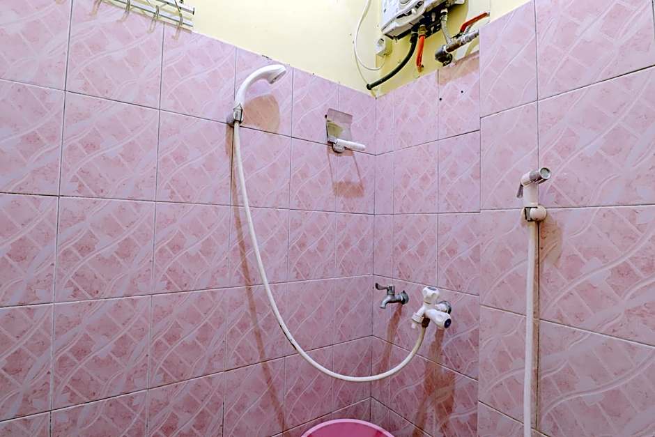 Adinda Beach Hotel and Villa