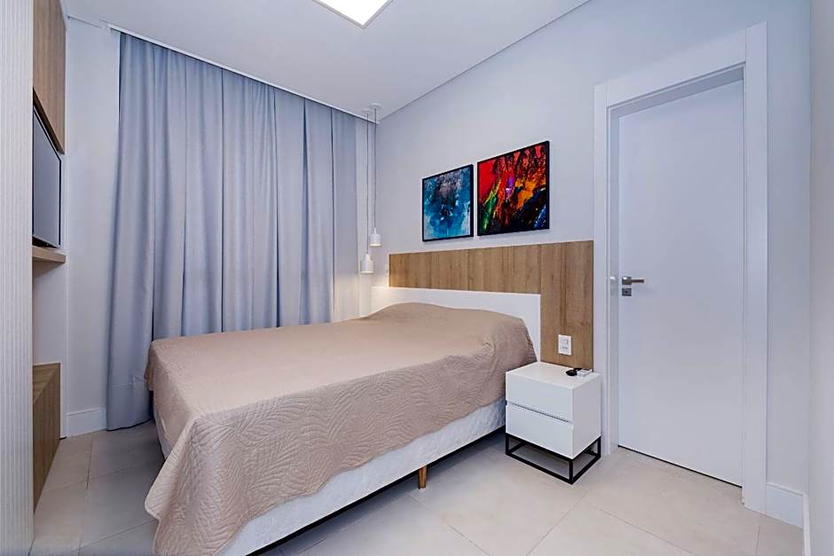 Adra 306 - Excelente Cobertura Duplex - Centro/Bombinhas- Rooftop com Piscina - À poucos metros da praia - (Consultar serviços de roupas de cama e banho)