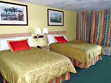 Double Room with Two Double Beds - Smoking