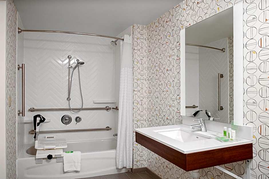 Holiday Inn & Suites Boston-Peabody By IHG