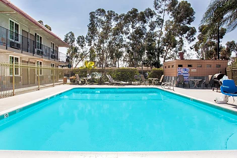 Super 8 by Wyndham Redlands/San Bernardino