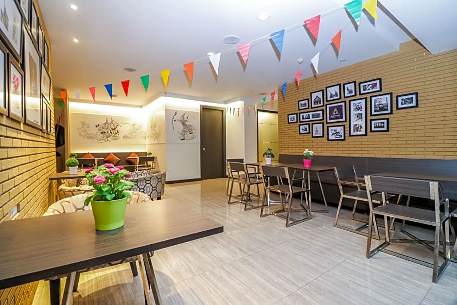 Aim House Bangkok Hotel - No parking