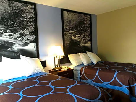 2 Double Beds Smoking