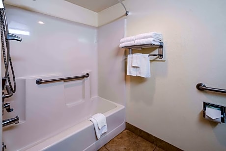 2 Queen Beds, Nonsmoking, Accessible