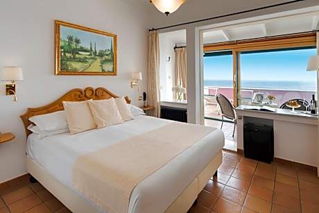 Junior Suite with Terrace and Sea View