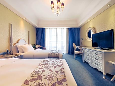 Deluxe Room with 2 single beds
