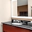 La Quinta Inn & Suites by Wyndham Midwest City - Tinker AFB