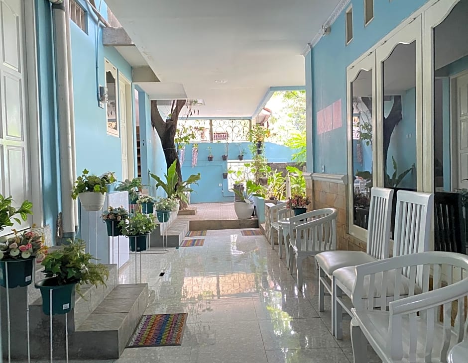 Guesthouse Putri Griya Fikarda by ZUZU