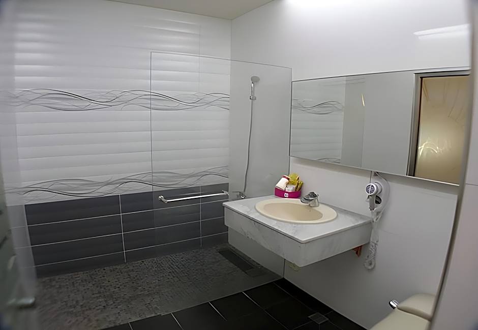 Changsing Business Motel