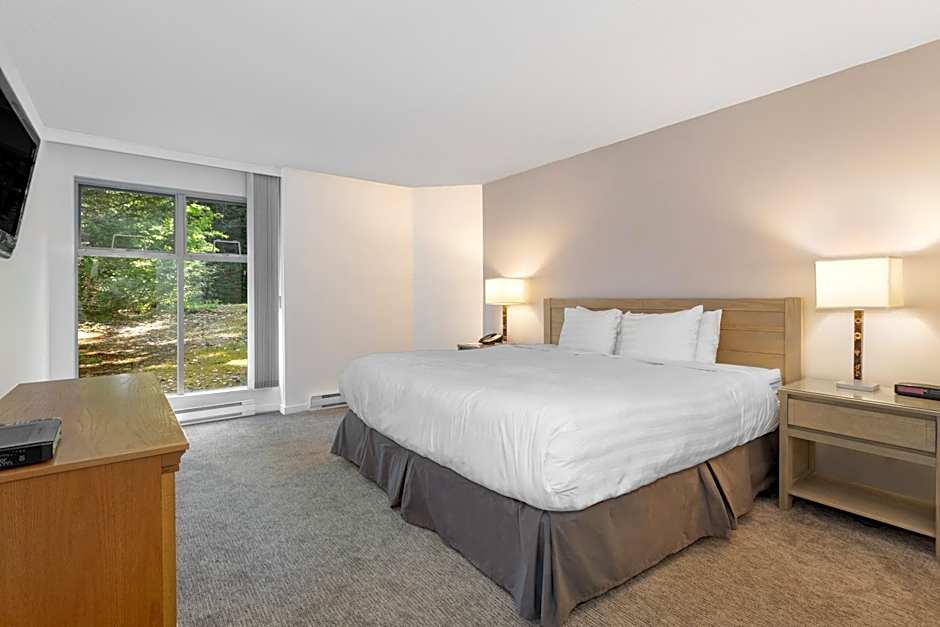 The Woodrun Lodge by Whiski Jack