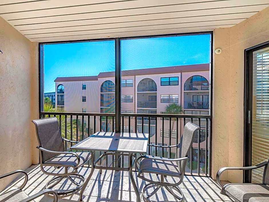 Knot a Care Remodeled Direct water access condo with ocean and pool views NOW SLEEPS SIX
