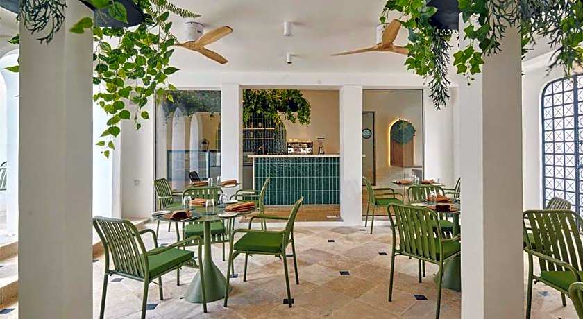 Stone Hotels Dhiffushi