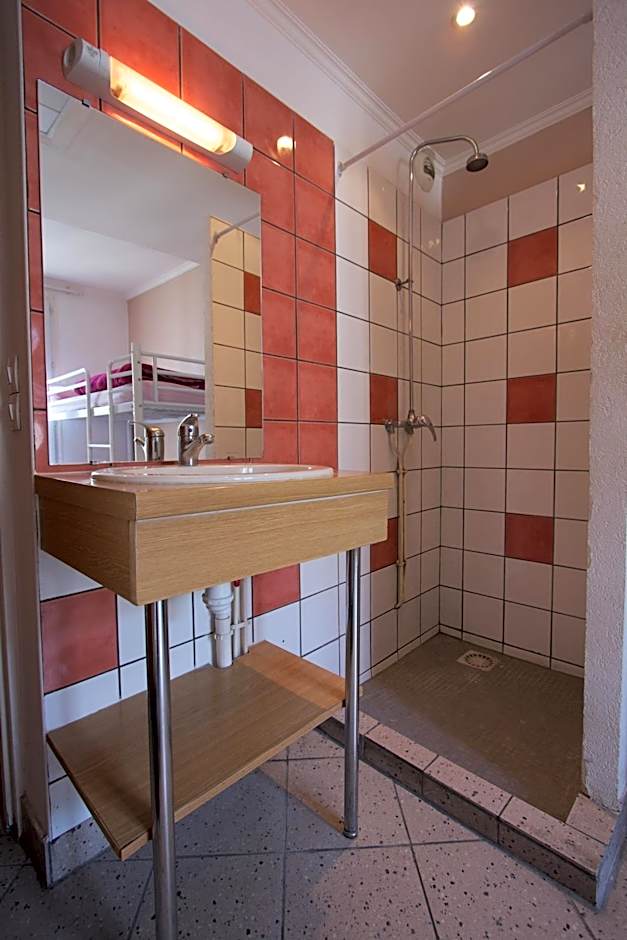 Bastille Hostel