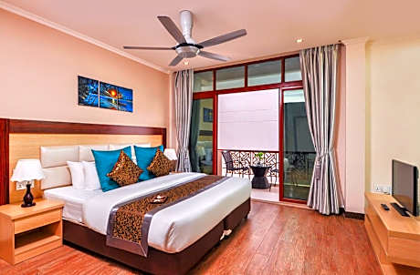 Deluxe Double or Twin Room with Pool View