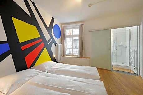Economy Queen Room