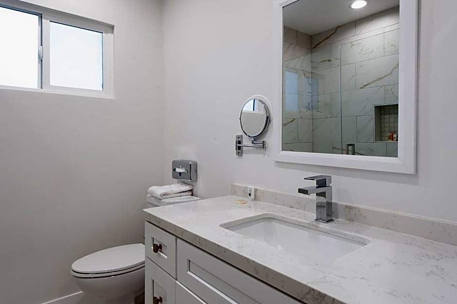 Studio City Court Yard Hotel