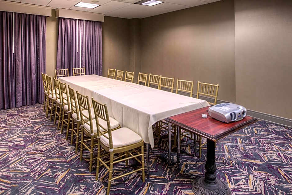 DoubleTree by Hilton Hotel Utica