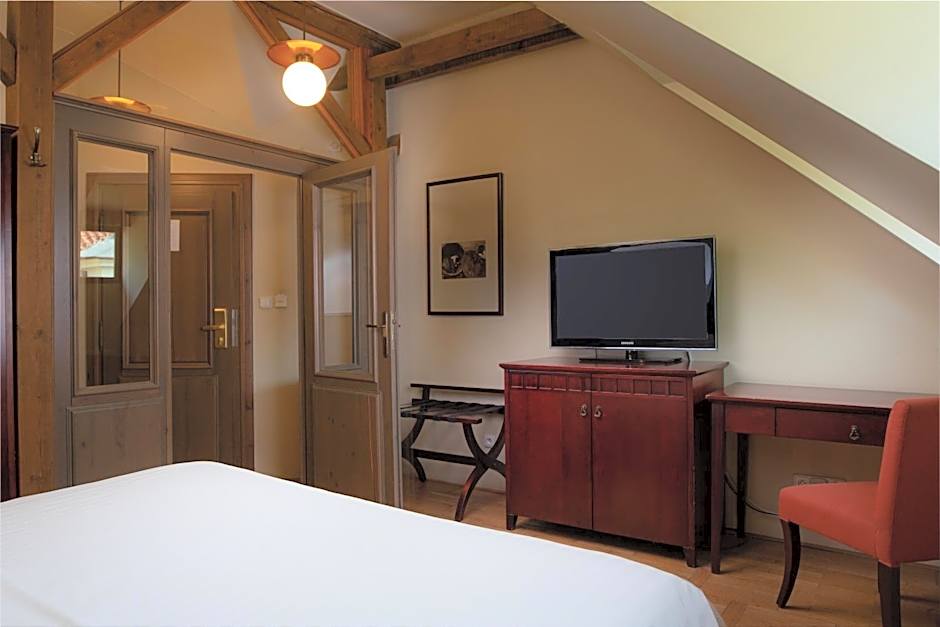Charles Bridge Heritage Suites by SALVATOR HOTELS