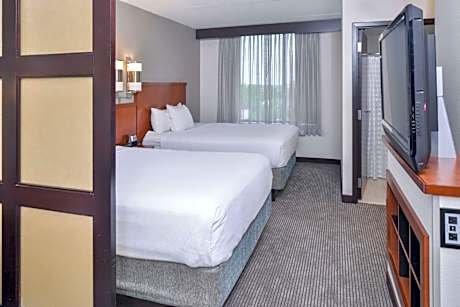 Queen Room with Two Queen Beds and Roll-In Shower - Disability Access