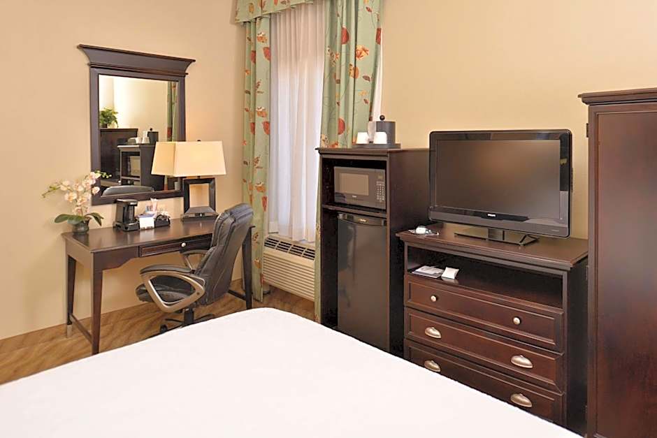 Photo 1 of 5 of 1 Queen Bed