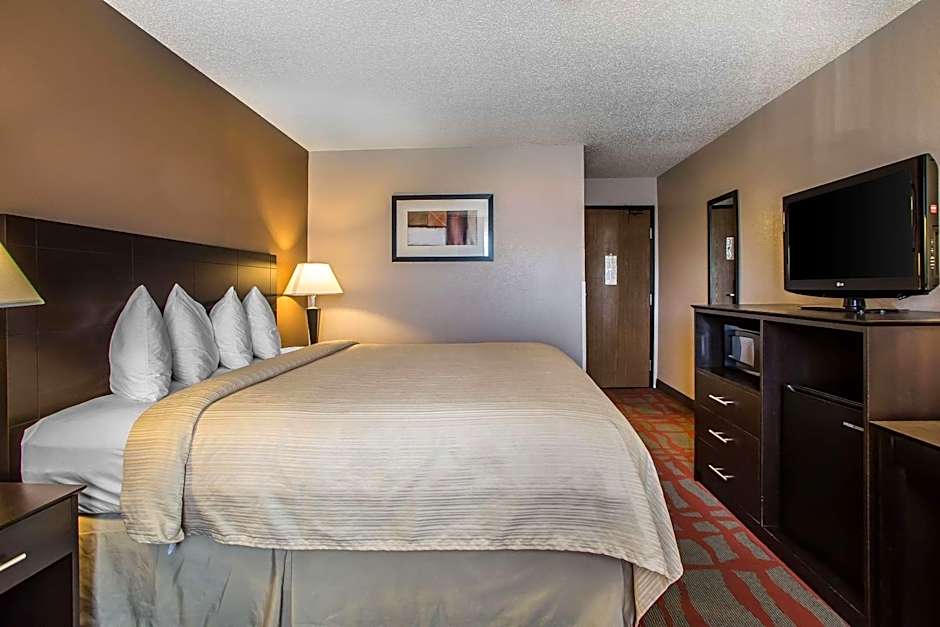 Quality Inn & Suites West Bend