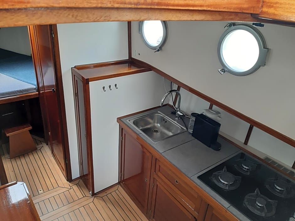 Privé B&B Motorsailer Rataplan