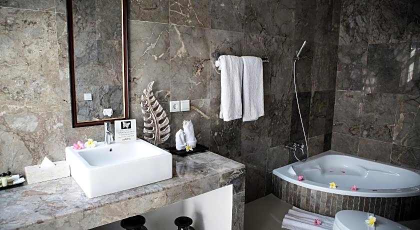 Kelapa Lovina Beach Villa