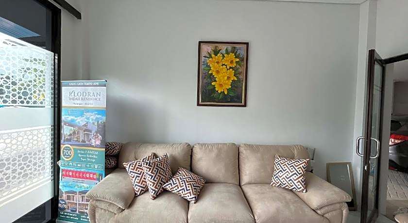 Urbanview Syariah near Stadion Manahan Solo