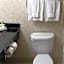 Quality Inn & Suites Oakwood Village - Cleveland South