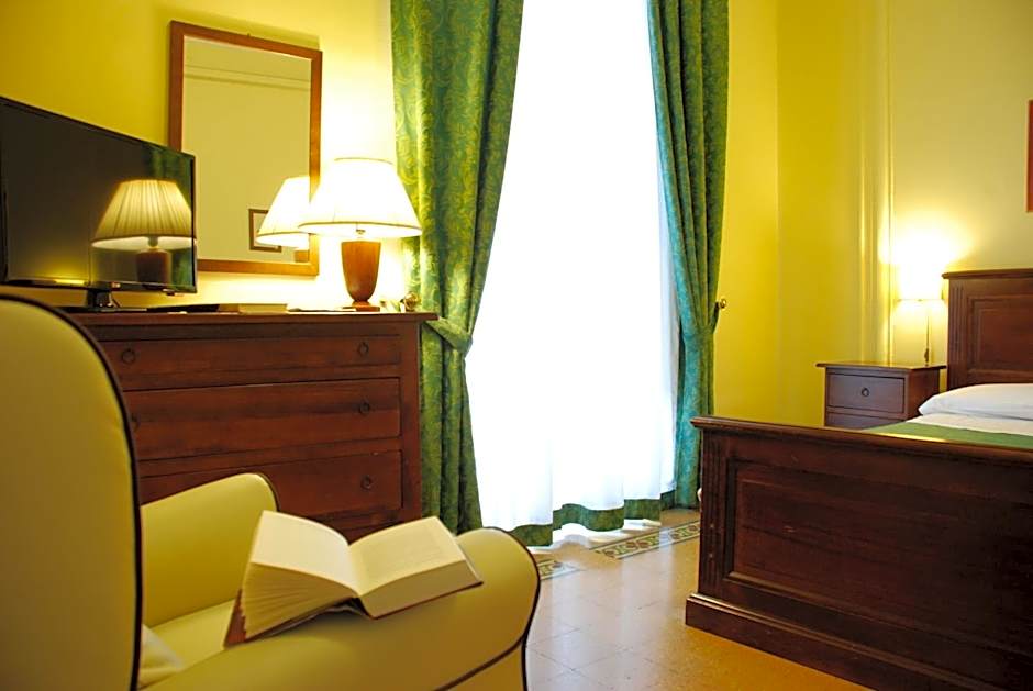 Photo 1 of 17 of 1 Double Bed or 2 Beds