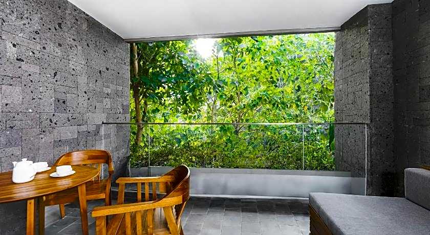 Legian Beach Hotel
