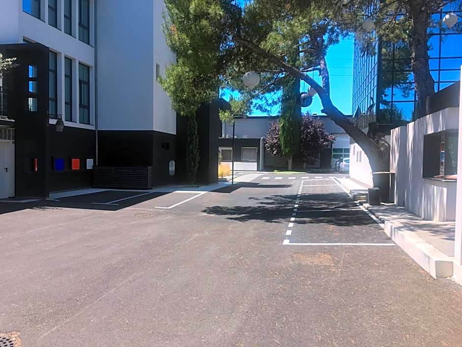 Appart' Hotel La Girafe Marseille Est - Porte d'Aubagne