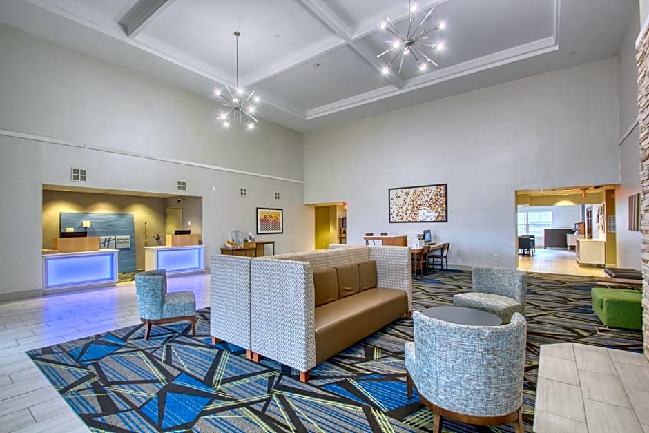 Holiday Inn Express Hotel & Suites Oshkosh - State Route 41 By IHG