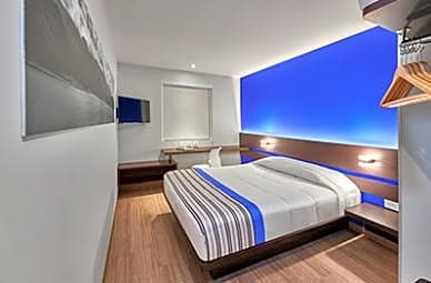 Standard Room One Queen Bed