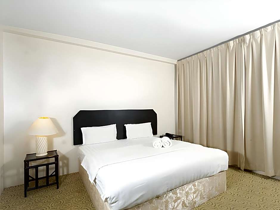 OYO 89619 De Choice Hotel