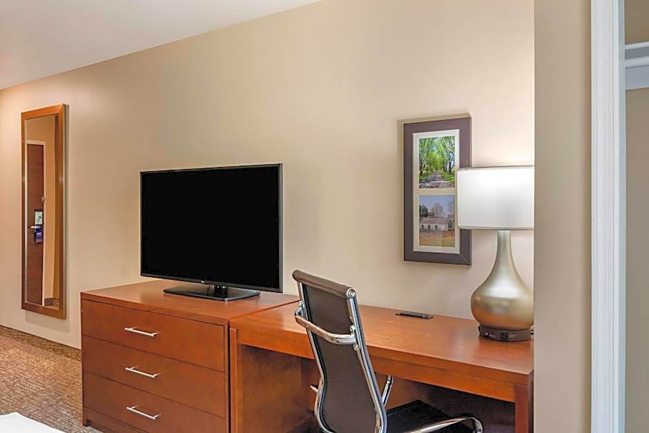 Comfort Inn & Suites Charlottesville Hollymead Town Center