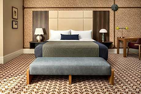 King Room with Adapted Tub - Mobility Accessible