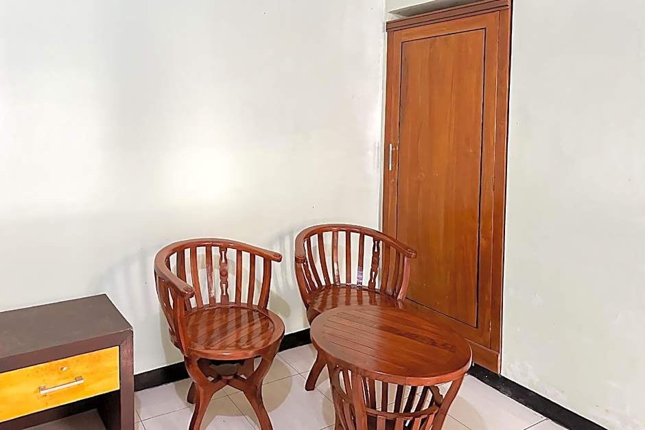 Global Inn Syariah Mitra RedDoorz near Juanda T1 Airport