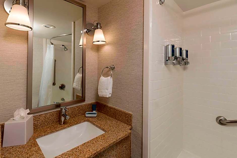 Four Points by Sheraton Boston Logan Airport Revere