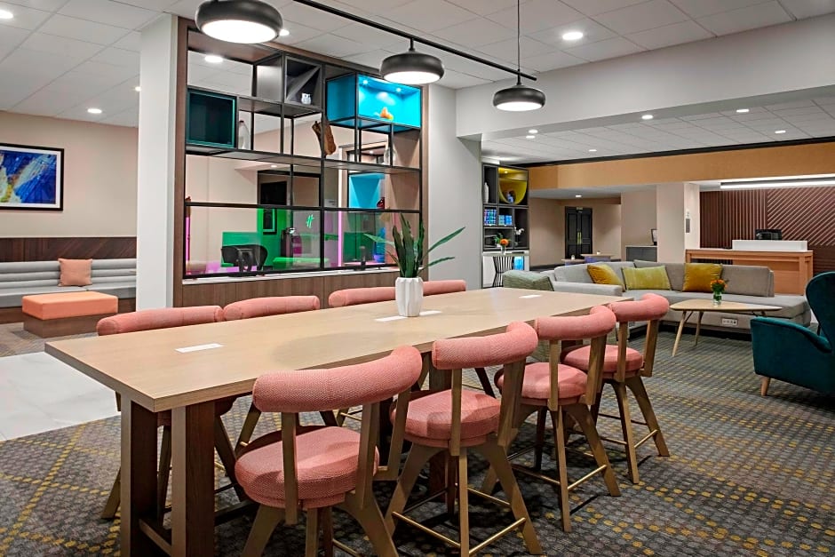 Holiday Inn & Suites Boston-Peabody, an IHG Hotel