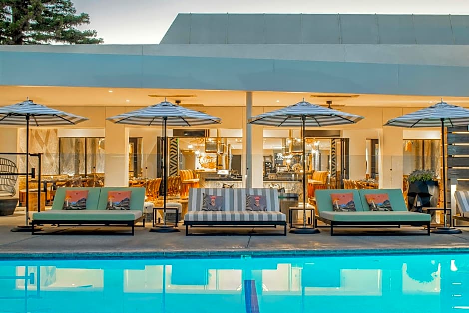 Hotel Paradox, Autograph Collection